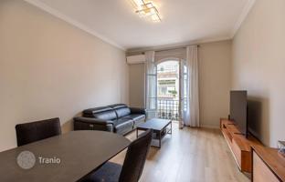 Renovated two-bedroom apartment in Golden Square, Nice, France for 630,000 €