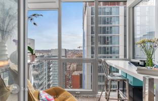 5-bedroom apartment in Blue Jays Way for C$1,027,000