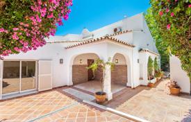 Semi-Detached Beachside Villa Close to Puerto Banús, Marbella for 1,675,000 €
