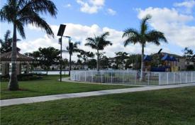 Townhome – Hialeah, Florida, USA for $650,000