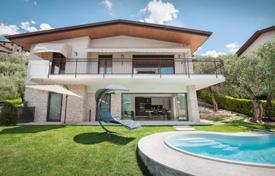 Comfortable villa with a pool and a view of Lake Garda, Brendzone, Italy for 1,520,000 €