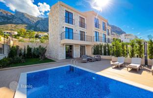 4-bedroom villa 295 m² in Blizikuće for 695,000 €