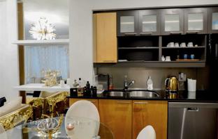 5-bedroom apartment in Blue Jays Way for C$1,257,000