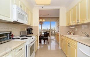 2-bedroom apartments in condo 141 m² in Aventura for $640,000