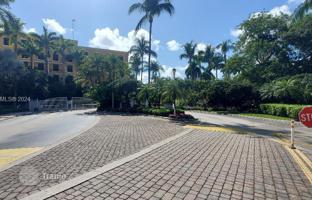 2-bedroom apartments in condo 163 m² in Miami for $749,000