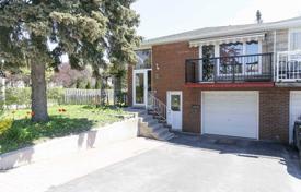 Terraced house – Scarborough, Toronto, Ontario,  Canada for C$926,000