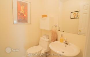 8-bedroom townhouse in Etobicoke for C$1,547,000
