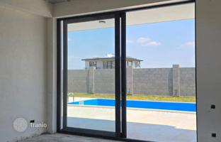 4-bedroom house 350 m² in Lisi lake for $470,000