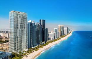 3-bedroom apartments in condo 245 m² in Collins Avenue for $4,750,000