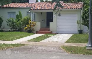 2-bedroom house 110 m² in Coral Gables for $900,000