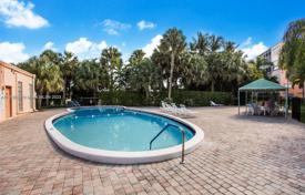 Condo – Hallandale Beach, Florida, USA for $285,000