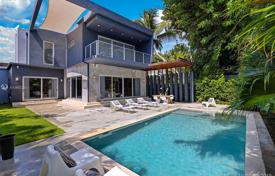 Comfortable villa with a backyard, a swimming pool, a terrace and a parking, Miami, USA for 2,478,000 €