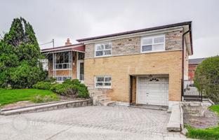 9-bedroom house in North York for C$1,565,000