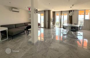 Spacious sunny apartment with sea views in Juan les Pins, Cote d'Azur, France for 750,000 €