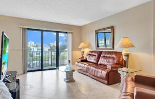 1-bedroom apartments in condo 101 m² in South Ocean Drive for $375,000