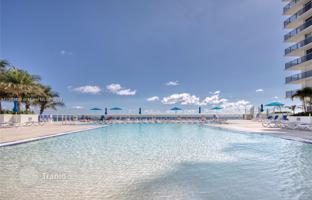 2-bedroom apartments in condo 126 m² in South Ocean Drive for $949,000