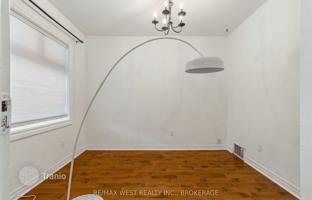 9-bedroom house in York for C$1,181,000