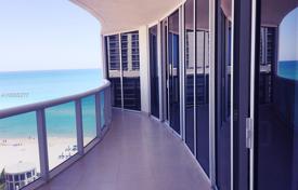 Three-bedroom sunny apartment on the first line of the sandy beach in Sunny Isles Beach, Florida, USA for $949,000