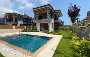 3-bedroom villa 250 m² in Camyuva for 32,206,000 TRY