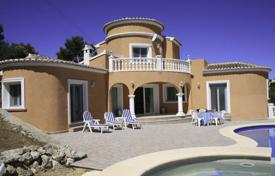 Villa in a quiet area, just 3 km from the beach of Granedella for 445,000 €