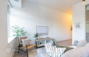 5-bedroom apartment in Saint Clair Avenue West for C$874,000