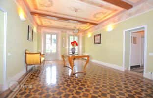 15-bedroom mansion in Pisa. Price on request