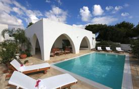 Renovated villa with a swimming pool and a sea view near the beach, Santa Maria di Leuca, Italy for 2,900 € per week