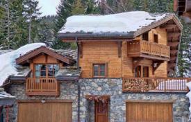 Cozy chalet with a terrace at 50 meters from the slope, Courchevel, France for 12,000 € per week
