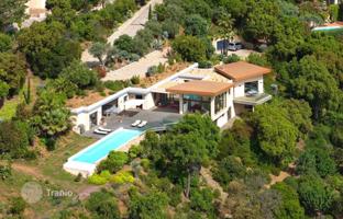 Stylish villa with stunning views, a pool and extensive grounds in La Croix-Valmer, Côte d'Azur, France for 5,900,000 €