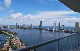 Spacious apartment with ocean views in a residence on the first line of the beach, Aventura, Florida, USA for $1,100,000