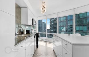 6-bedroom apartment in Front Street West for C$1,057,000