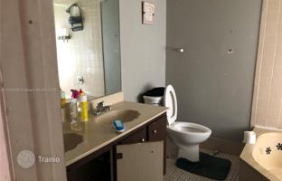 3-bedroom house 215 m² in West End for $699,000