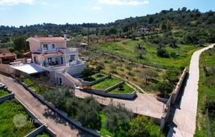 Three-level villa with a beautiful view and a large plot in Kranidi, Peloponnese, Greece for 490,000 €
