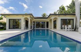 Cozy villa with a backyard, a swimming pool, a sitting area and a garage, Fort Lauderdale, USA for 1,669,000 €