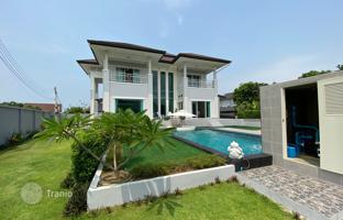4-bedroom cottage 437 m² in Pattaya for $552,000