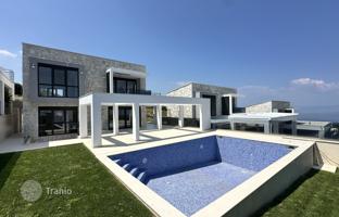 5-bedroom villa 250 m² in Pallini for 1,000,000 €