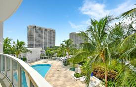 Comfortable apartment with pool views in a residence on the first line of the beach, Aventura, Florida, USA for $950,000