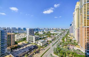 2-bedroom apartments in condo 148 m² in Collins Avenue for $1,395,000
