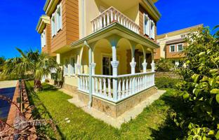 3-bedroom villa 250 m² in İncekum. Price on request