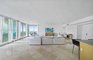 2-bedroom apartments in condo 166 m² in Hallandale Beach for $1,150,000