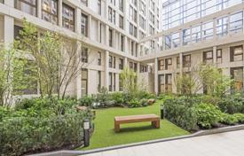 Luxury three-bedroom apartment in a gated residence with a swimming pool and a business center, in the heart of Westminster, London, UK for £2,499,000