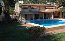 Villa with a garden, a swimming pool, a garage, 100 meters from the beach, Blanes, Girona, Spain for 4,600 € per week