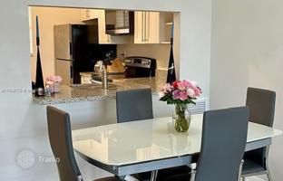 2-bedroom apartments in condo 74 m² in Sunrise for $285,000