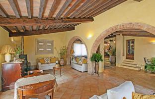 6-bedroom villa in Siena for 1,650,000 €