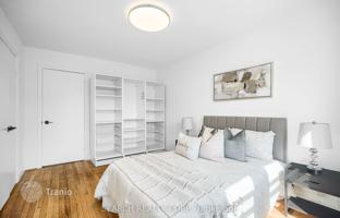 8-bedroom apartment in Bathurst Street for C$1,032,000