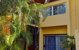 Townhome – West End, Miami, Florida,  USA for $387,000