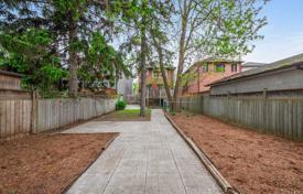 Townhome – East York, Toronto, Ontario,  Canada for C$1,835,000