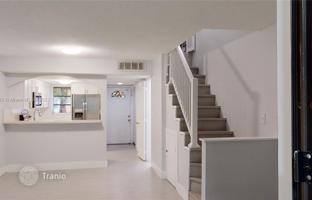 2-bedroom apartments in condo 83 m² in Hialeah for $260,000