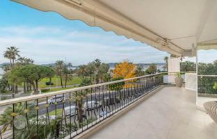 Renovated apartment with a beautiful view on the Croisette, Cannes, France for 1,950,000 €