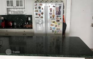 2-bedroom apartments in condo 89 m² in North Miami for $350,000